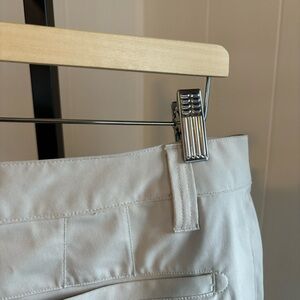 Rhone Cream Flat Front Activewear Performance Chino Shorts Mens 33x11 *FLAW